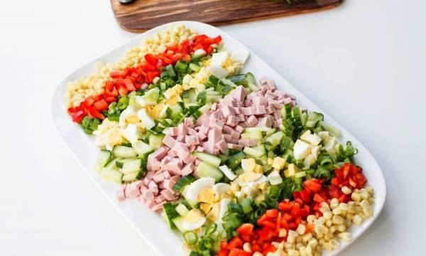 Příprava receptu 8 skvělých nápadů na chutné saláty s kukuřicí, krok 1