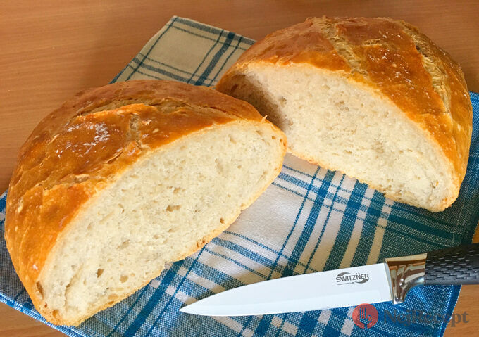 Recept Naprosto jednoduchý hrnkový chléb. Tak jemný, že ho zvládne připravit i úplný nováček – stačí zamíchat lžící.