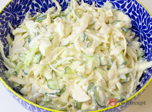 Recept Vynikající a šťavnatý zelný salát díky dokonalé zálivce bez majonézy. Výborný jako lehká večeře při hubnutí.
