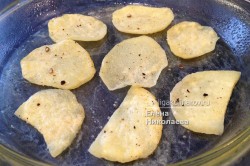 Příprava receptu Domácí bramborové lupínky bez smažení, krok 8