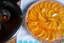 Příprava receptu Nejjednodušší ovocný koláč se želatinou, krok 13