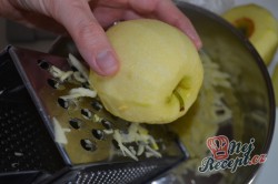 Příprava receptu Jablečný koláč se sněhovou peřinkou, krok 3