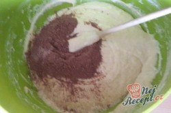 Příprava receptu Kakaový kynutý koláč s tvarohem - falešná prošívaná deka, krok 4