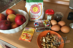 Příprava receptu Jablečný šťavnatý koláček, krok 1