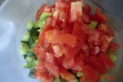 Příprava receptu Zeleninový salát s balkánem, krok 5
